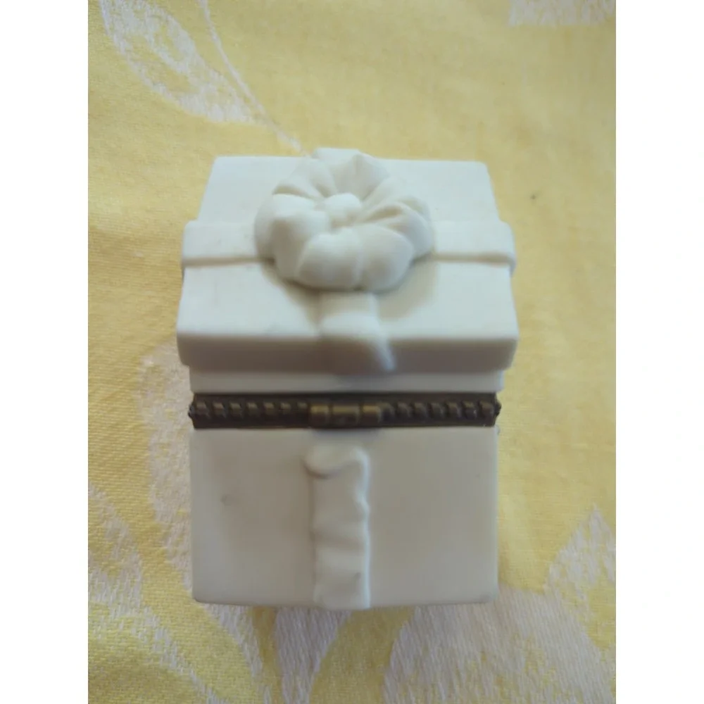 Dept 56 Trinket Box‎ Snowbabies Hinged 
